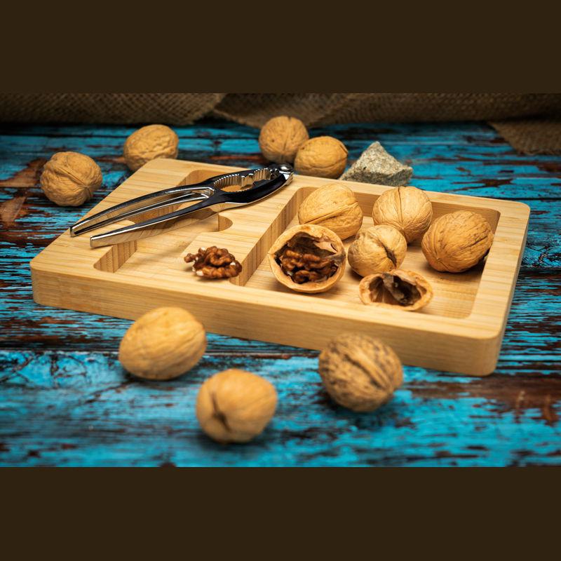 Spărgător de nuci/alune în tavă de bambus Beige