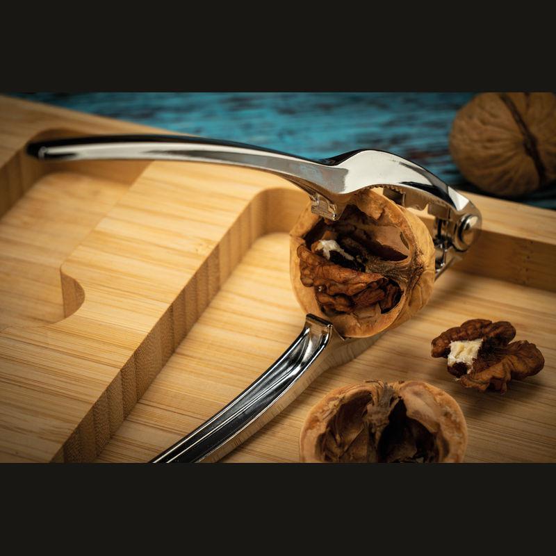 Spărgător de nuci/alune în tavă de bambus Beige