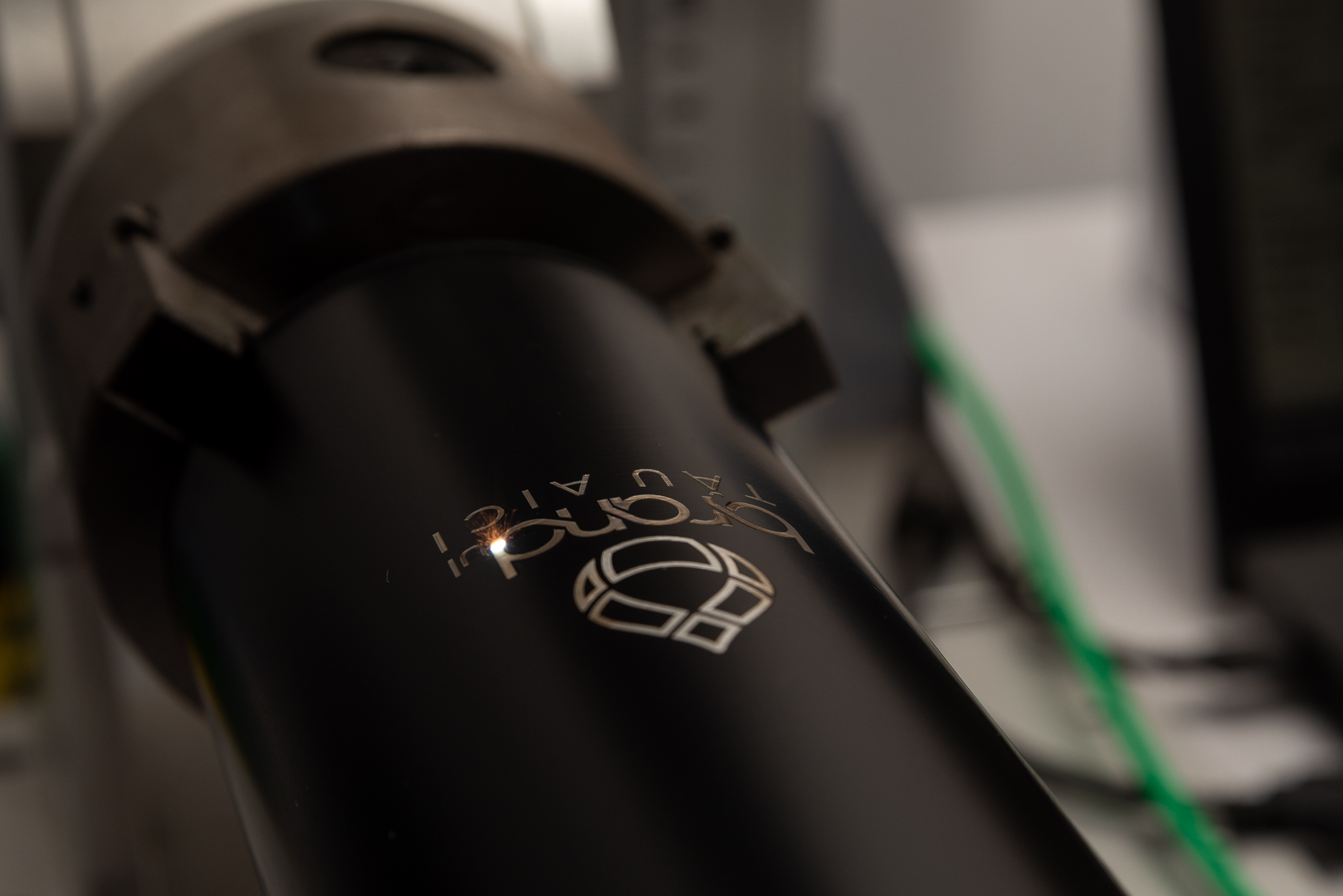 Gravare-decupare Laser